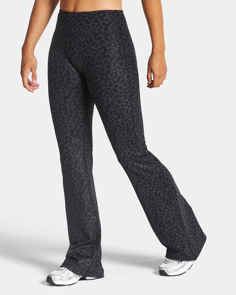 Legging évasé à coupe longue Allrounder « Léopard noir »