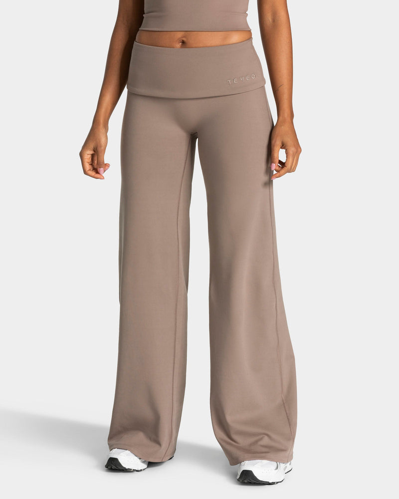 Pantalon à jambe droite et coupe longue Mellow Fold Over « moka »